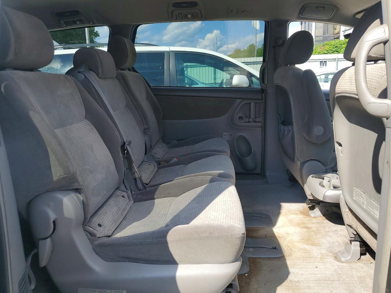 Toyota Sienna Le 8-passenger