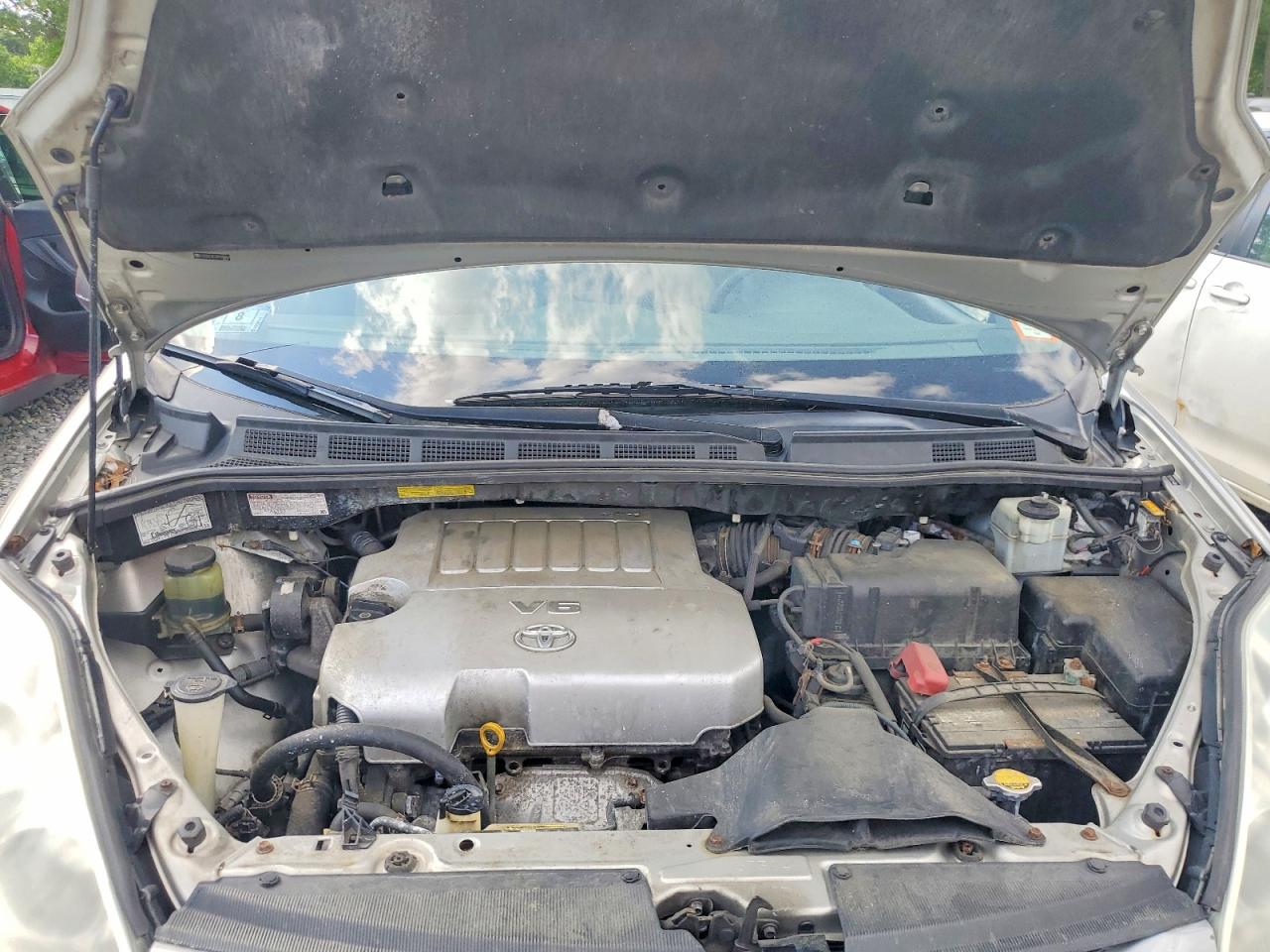 Toyota Sienna Le 8-passenger