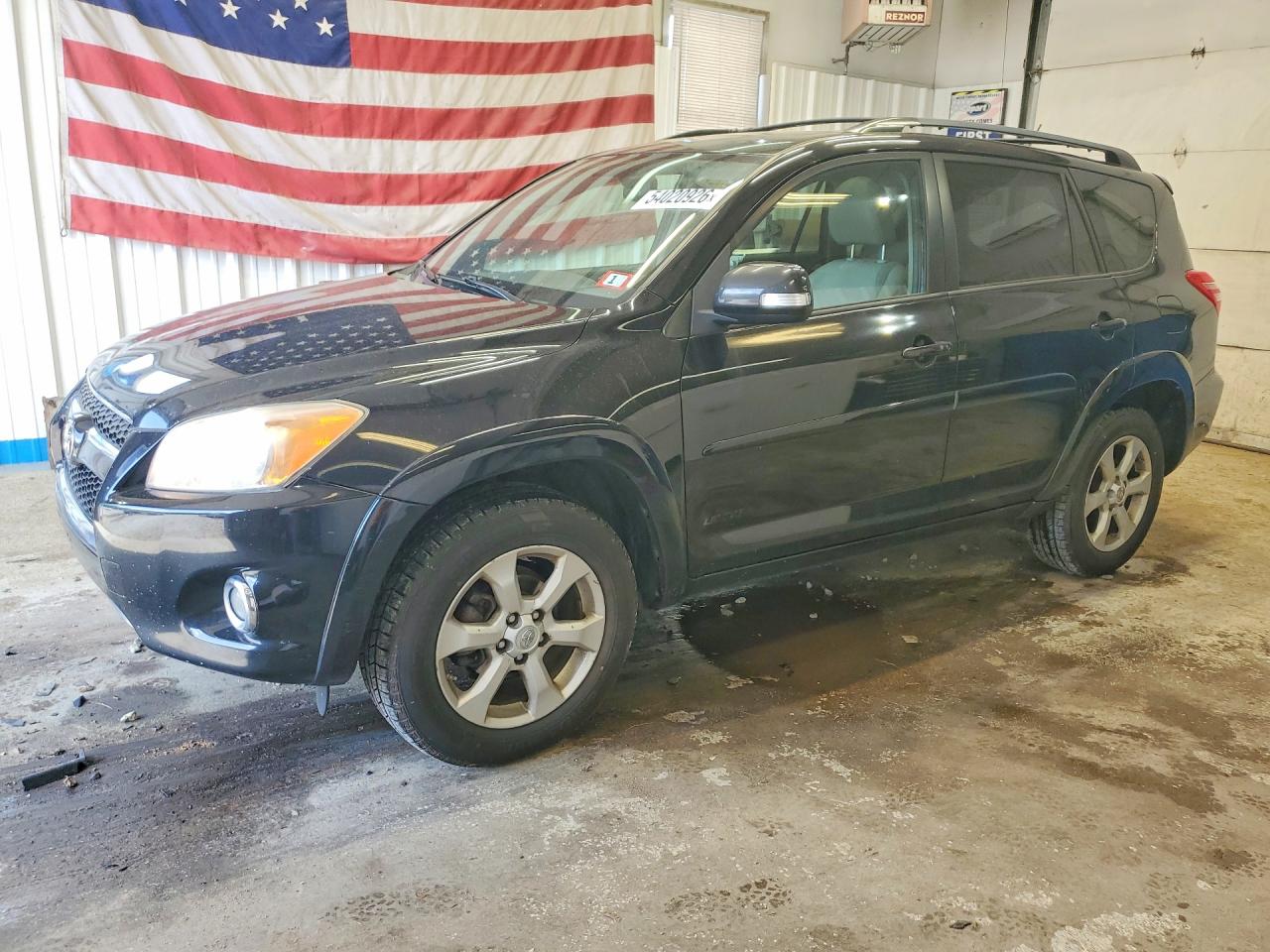 Salvage Toyota RAV4 Image