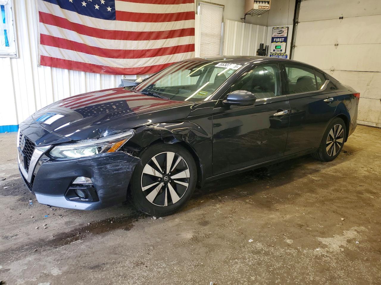 Salvage Nissan Altima Image