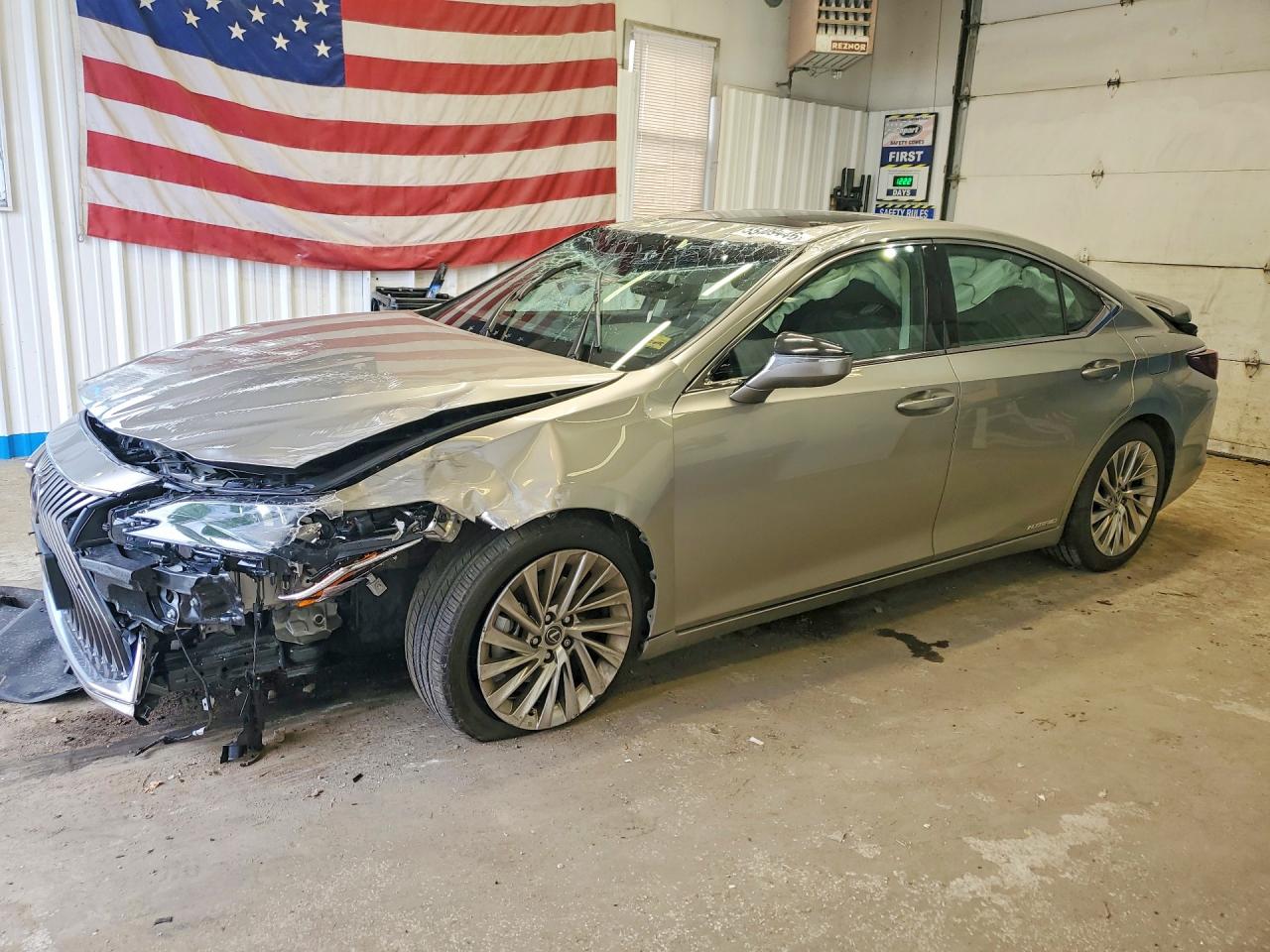 Salvage Lexus Es Image