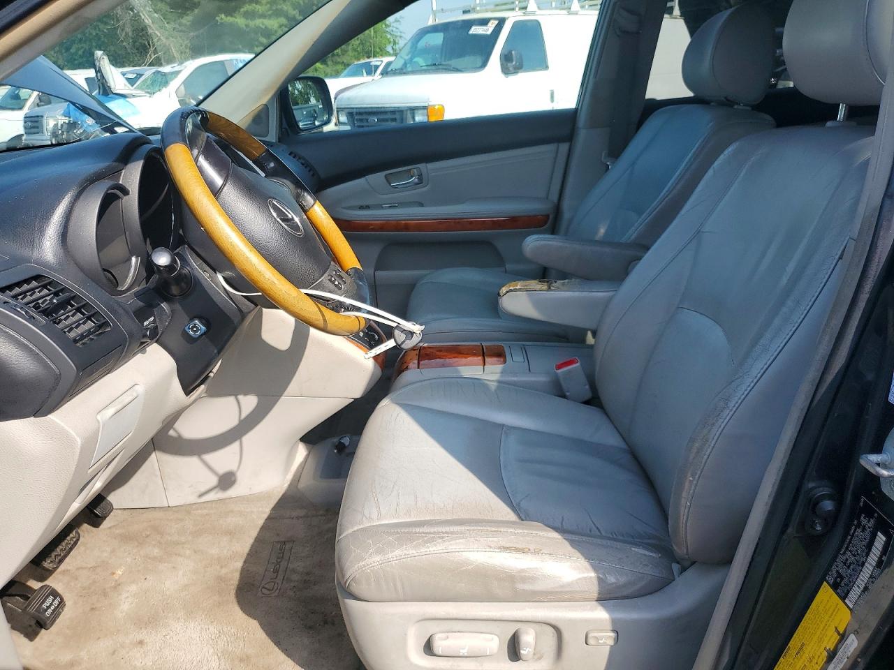 Lexus RX Base