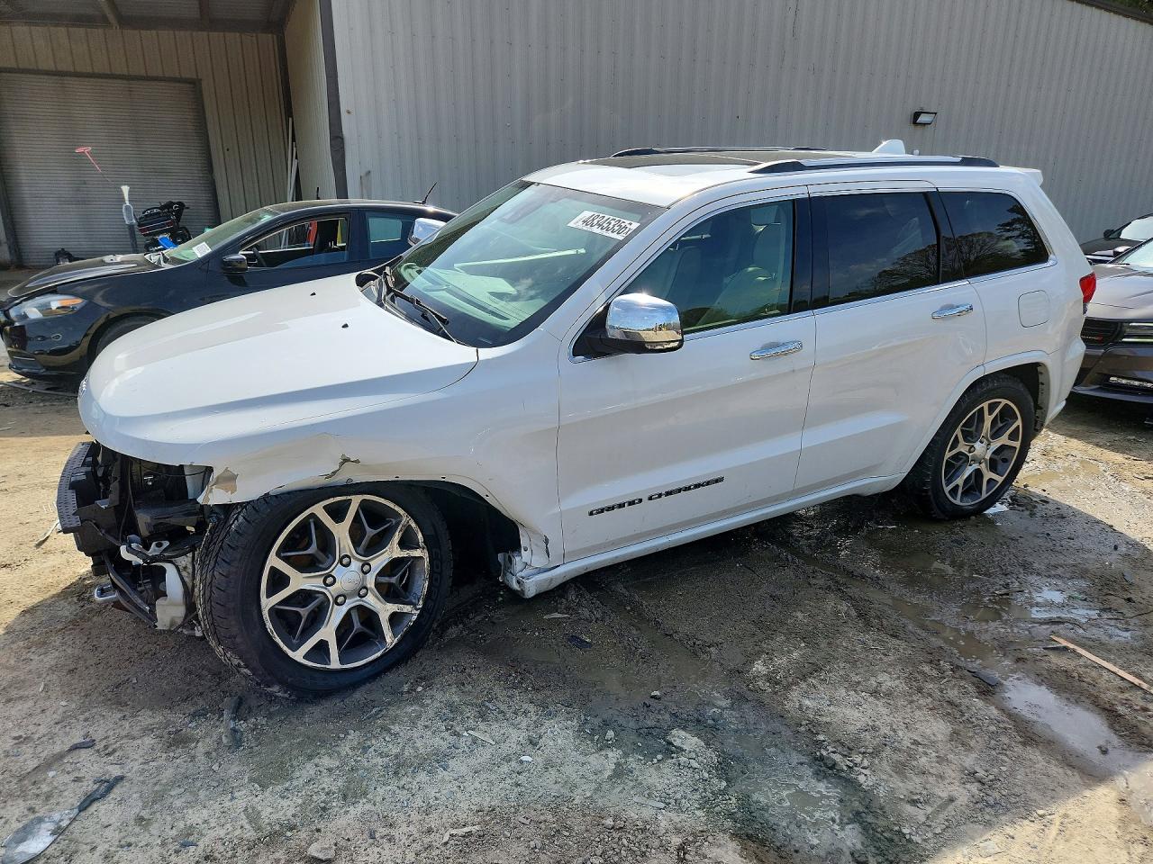 Salvage Jeep Cherokee Image