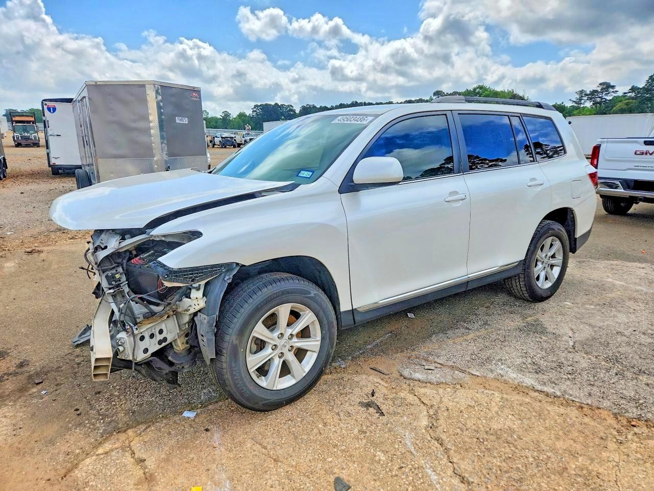 Salvage Toyota Highlander Image