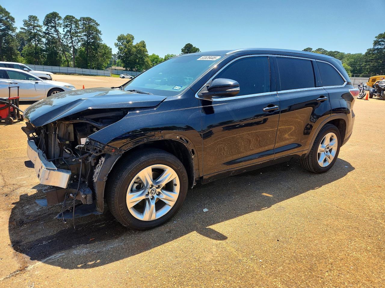 Salvage Toyota Highlander Image