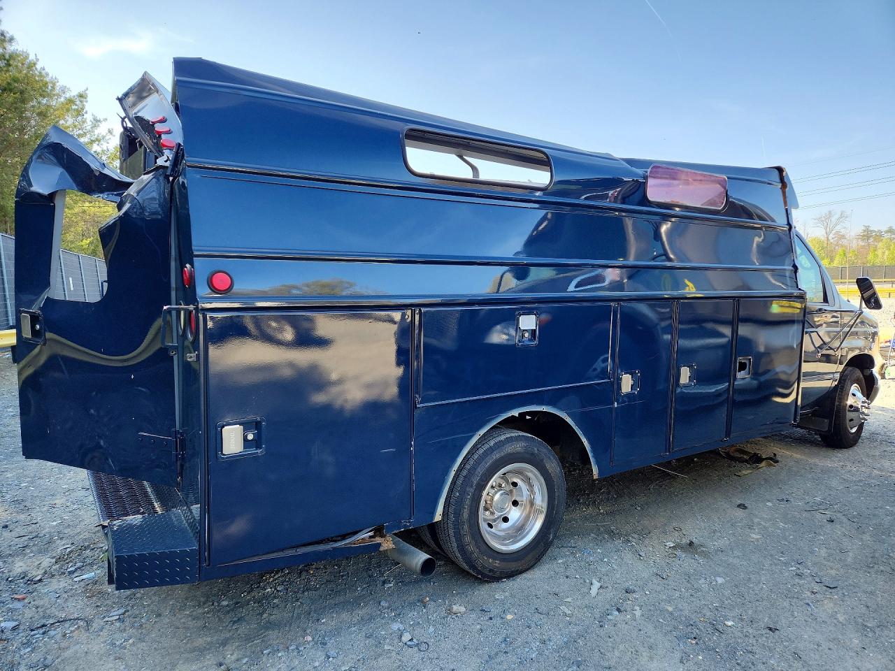 Ford Econoline E350 Super Duty Cutaway Van