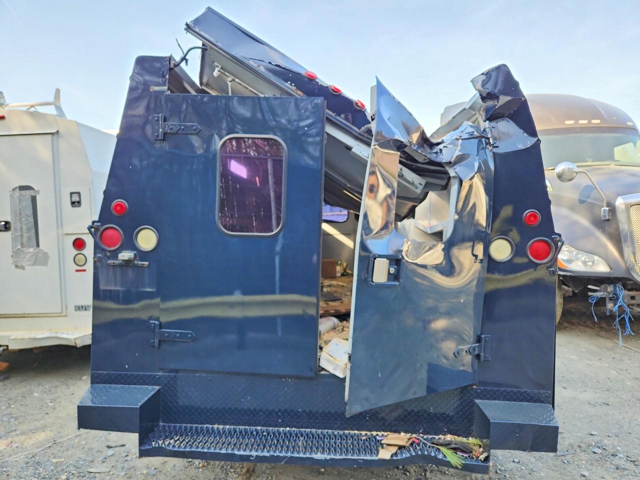 Ford Econoline E350 Super Duty Cutaway Van