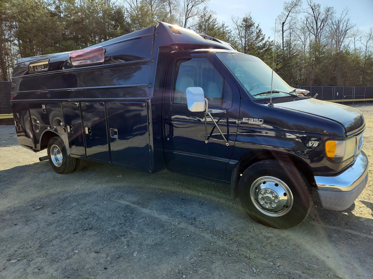 Ford Econoline E350 Super Duty Cutaway Van