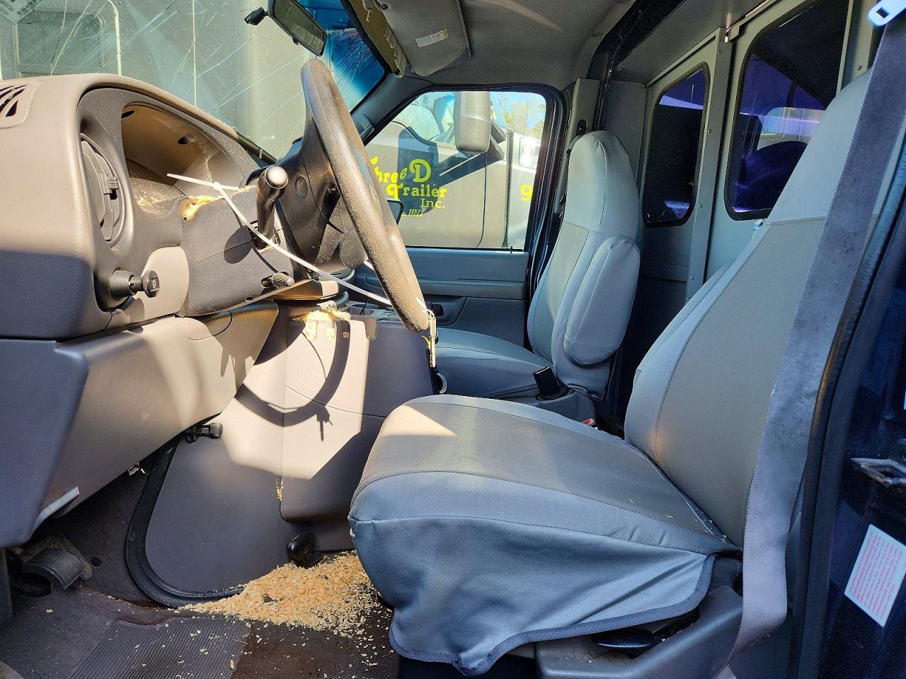 Ford Econoline E350 Super Duty Cutaway Van