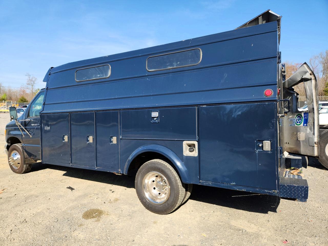 Ford Econoline E350 Super Duty Cutaway Van