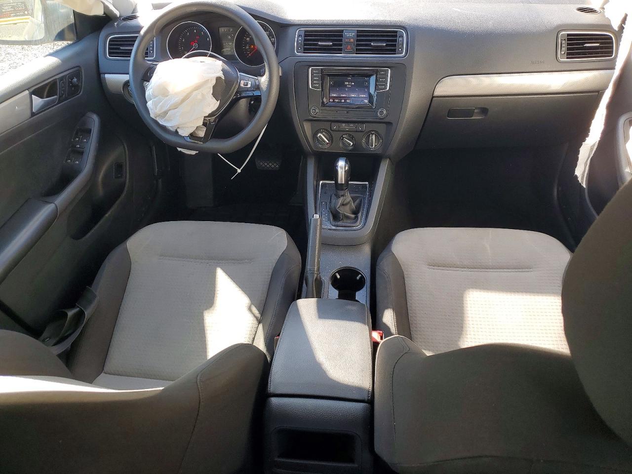 Volkswagen Jetta S