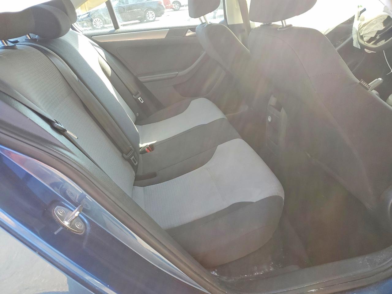 Volkswagen Jetta S