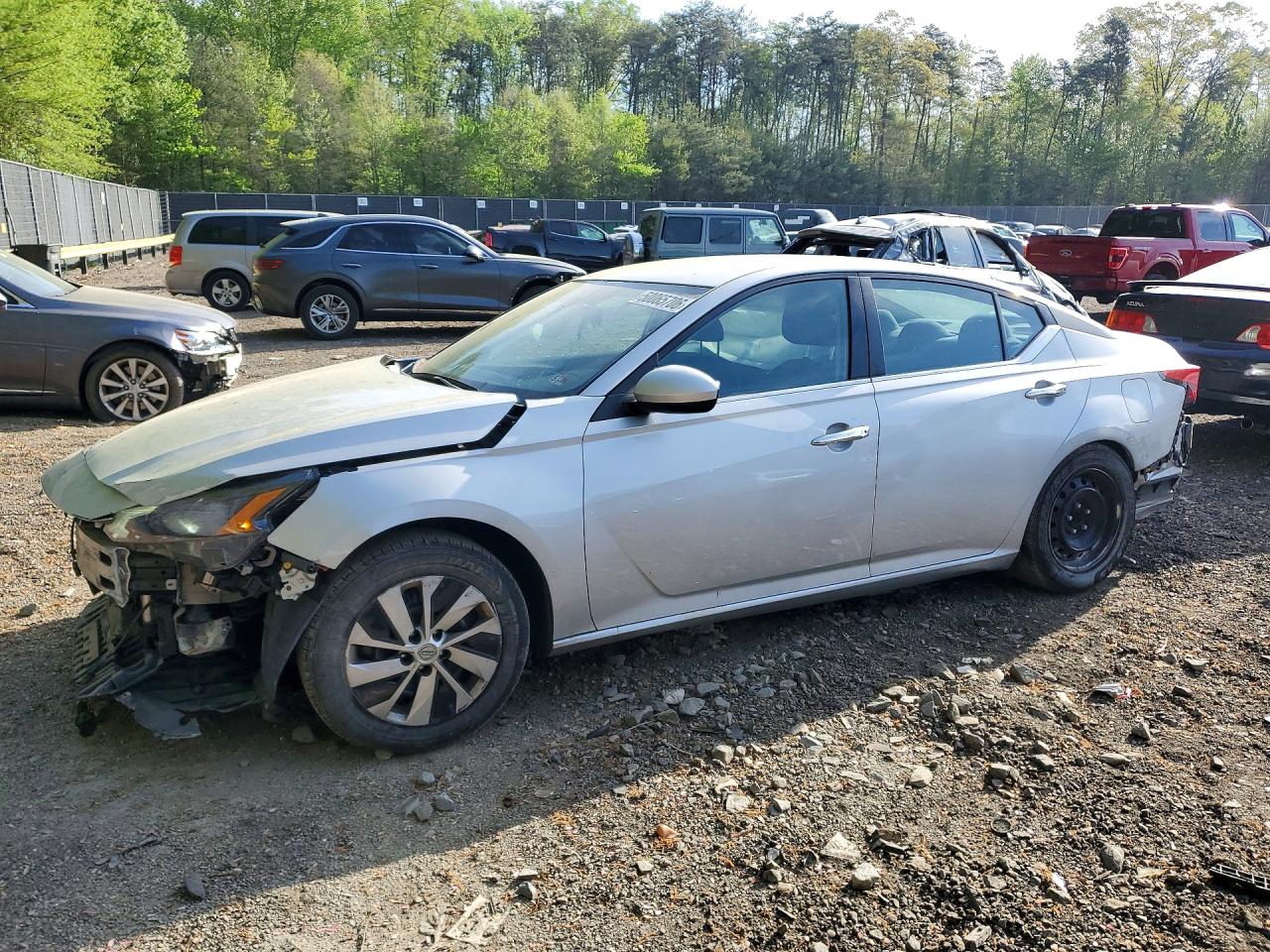 Salvage Nissan Altima Image