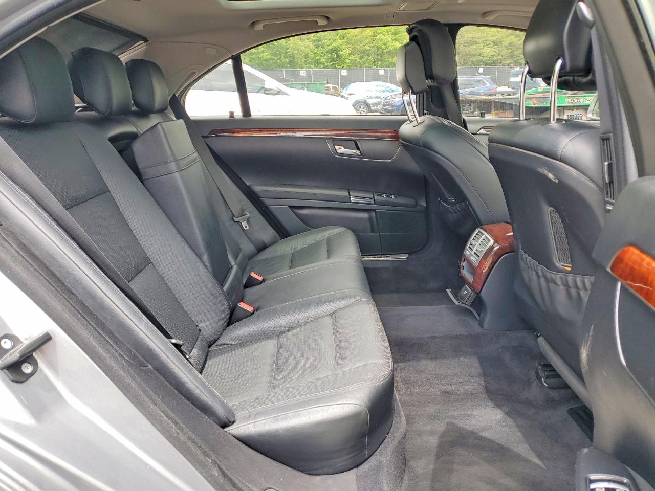 Mercedes-Benz S-Class 550