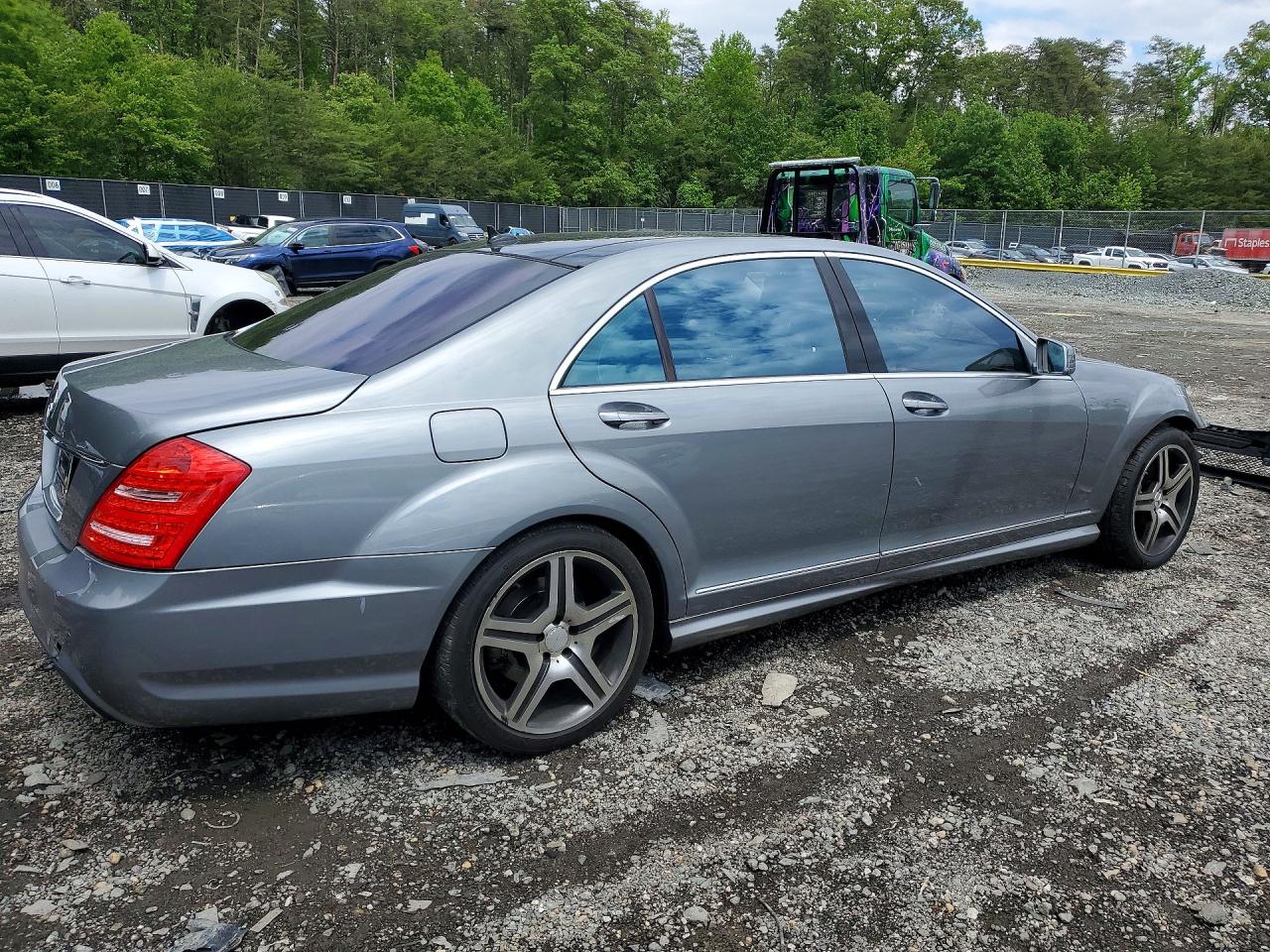 Mercedes-Benz S-Class 550
