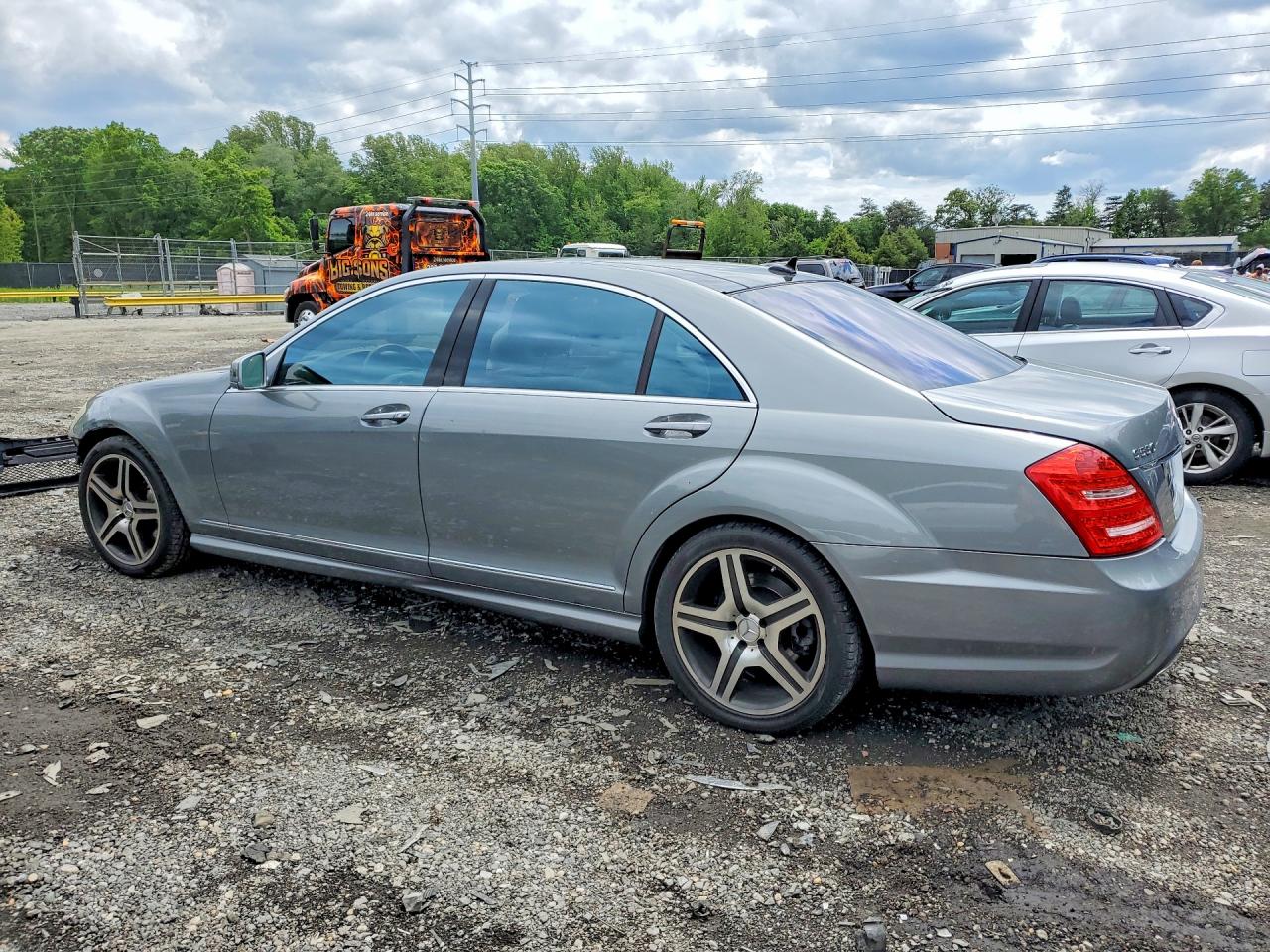 Mercedes-Benz S-Class 550