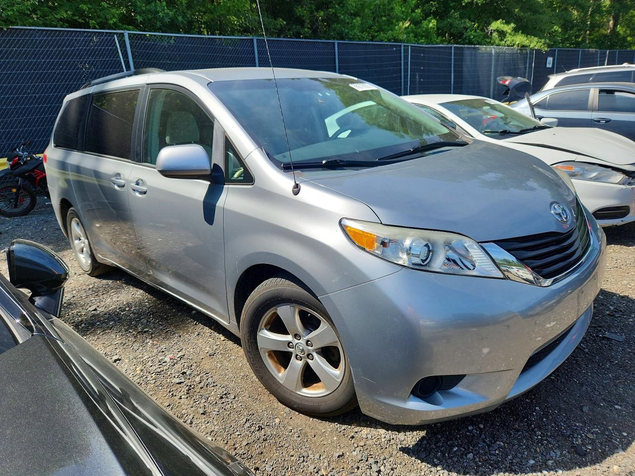 Toyota Sienna Le
