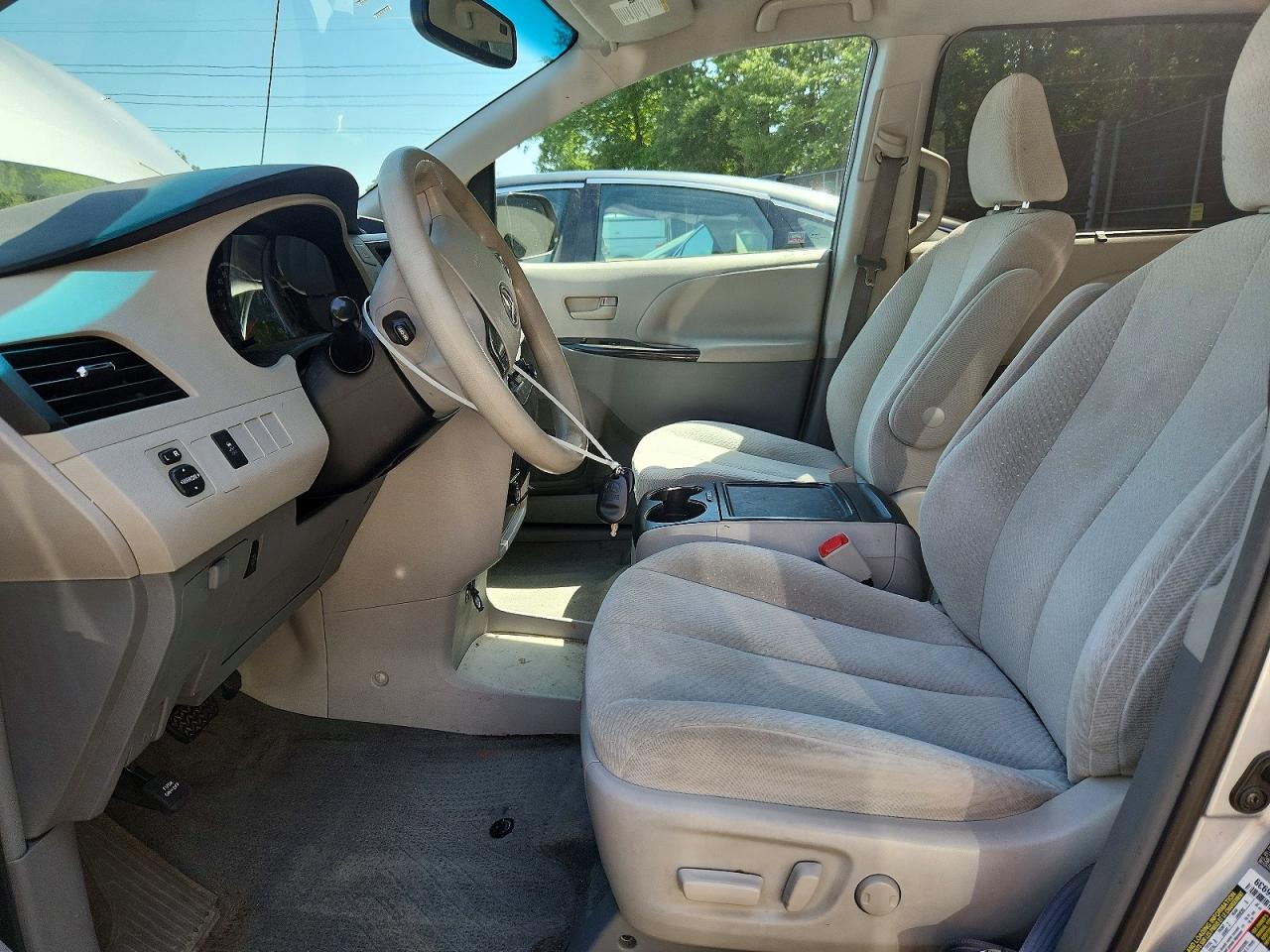 Toyota Sienna Le