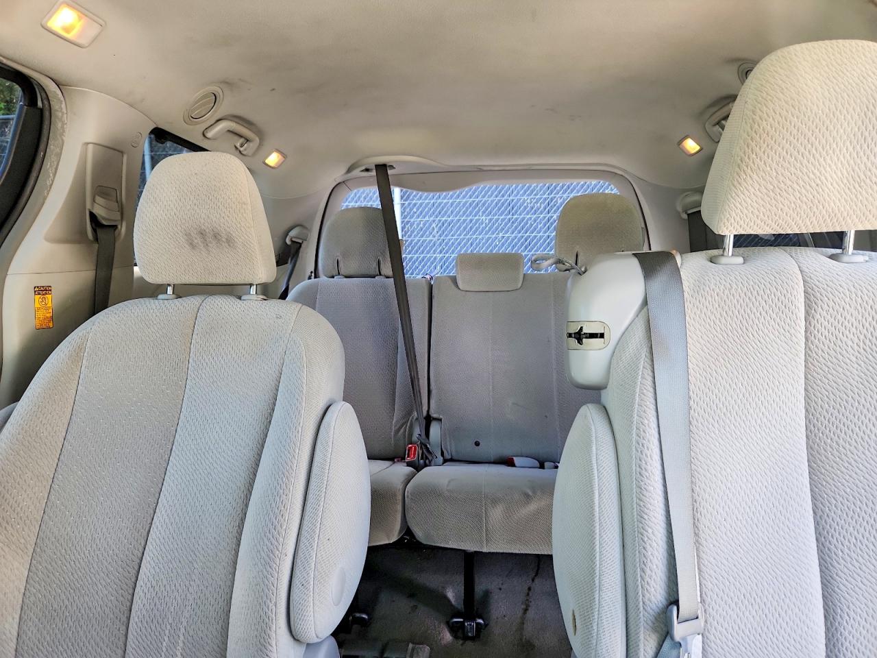 Toyota Sienna Le