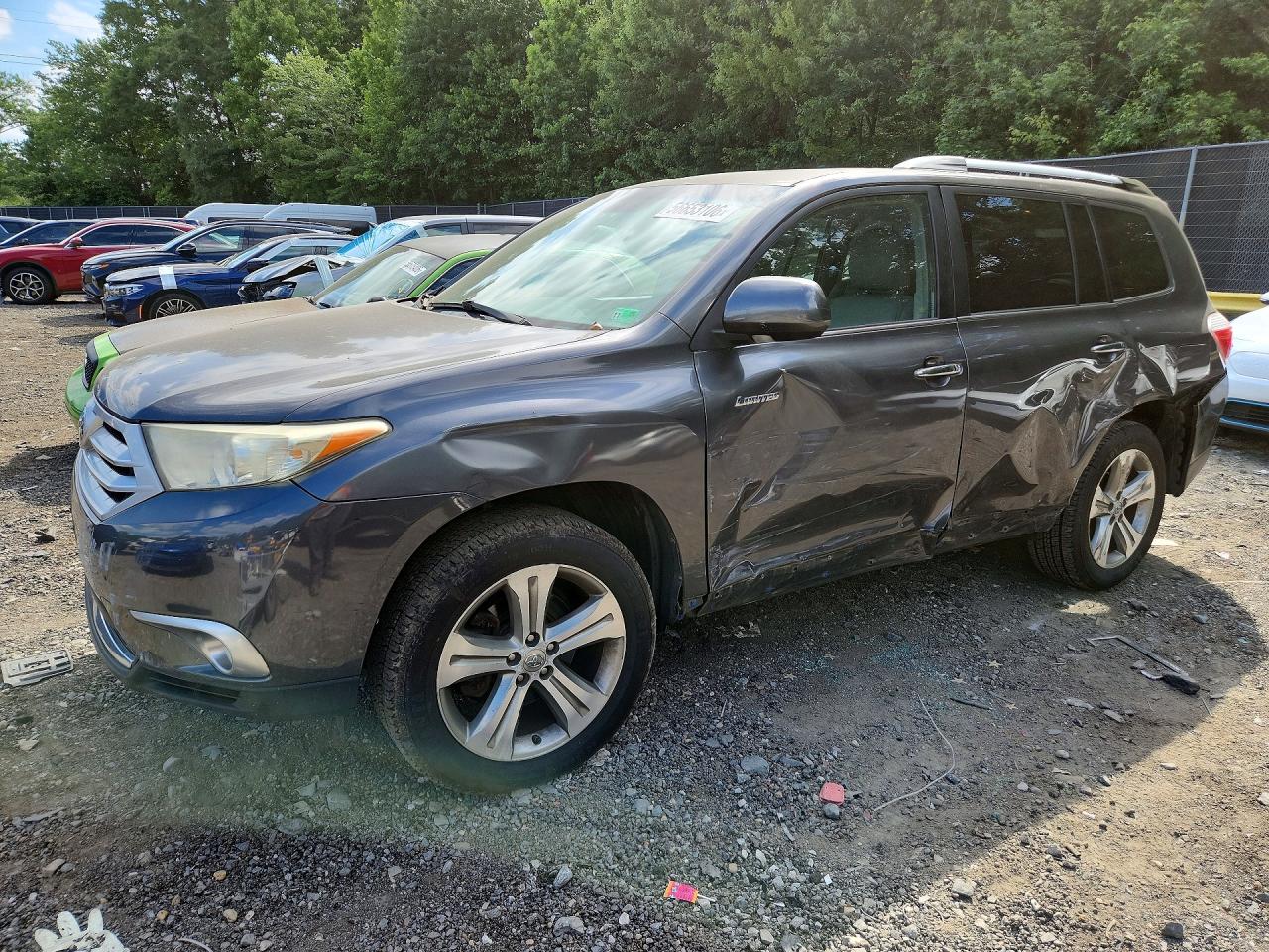 Salvage Toyota Highlander Image