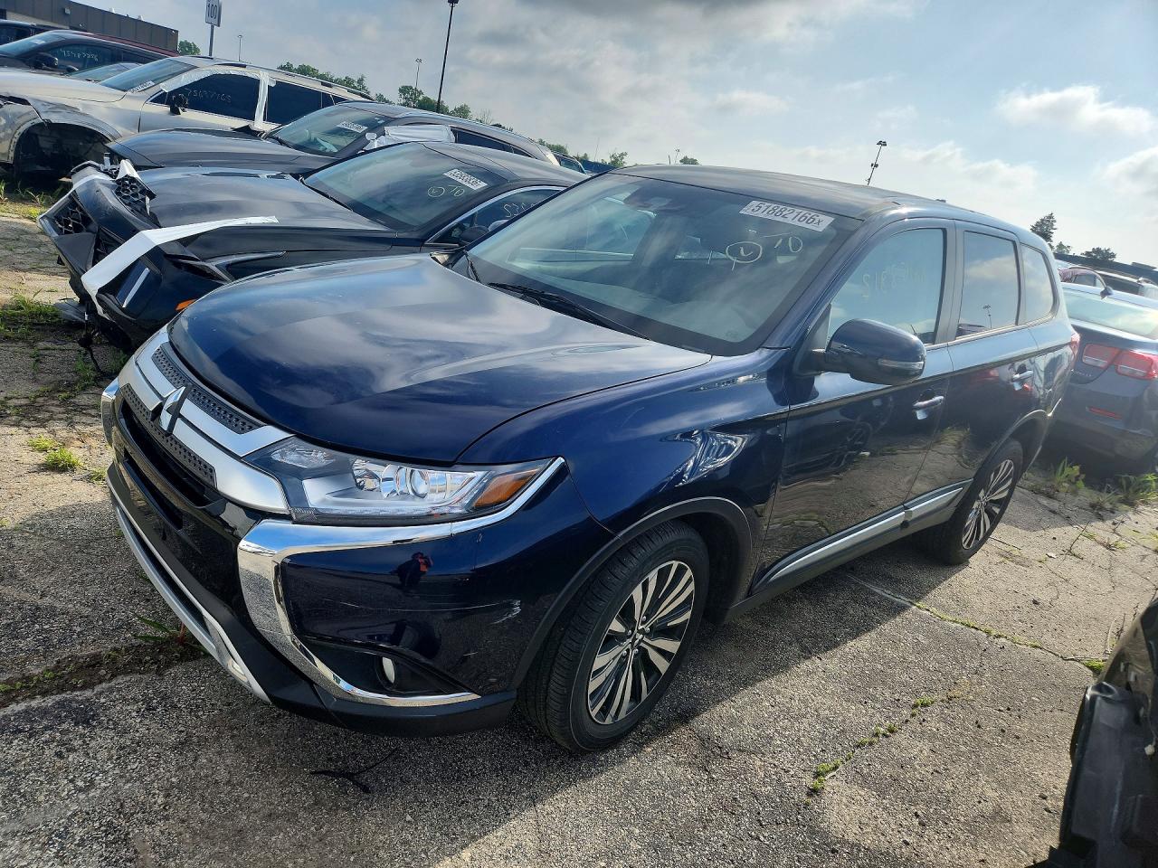 Salvage Mitsubishi Outlander Image