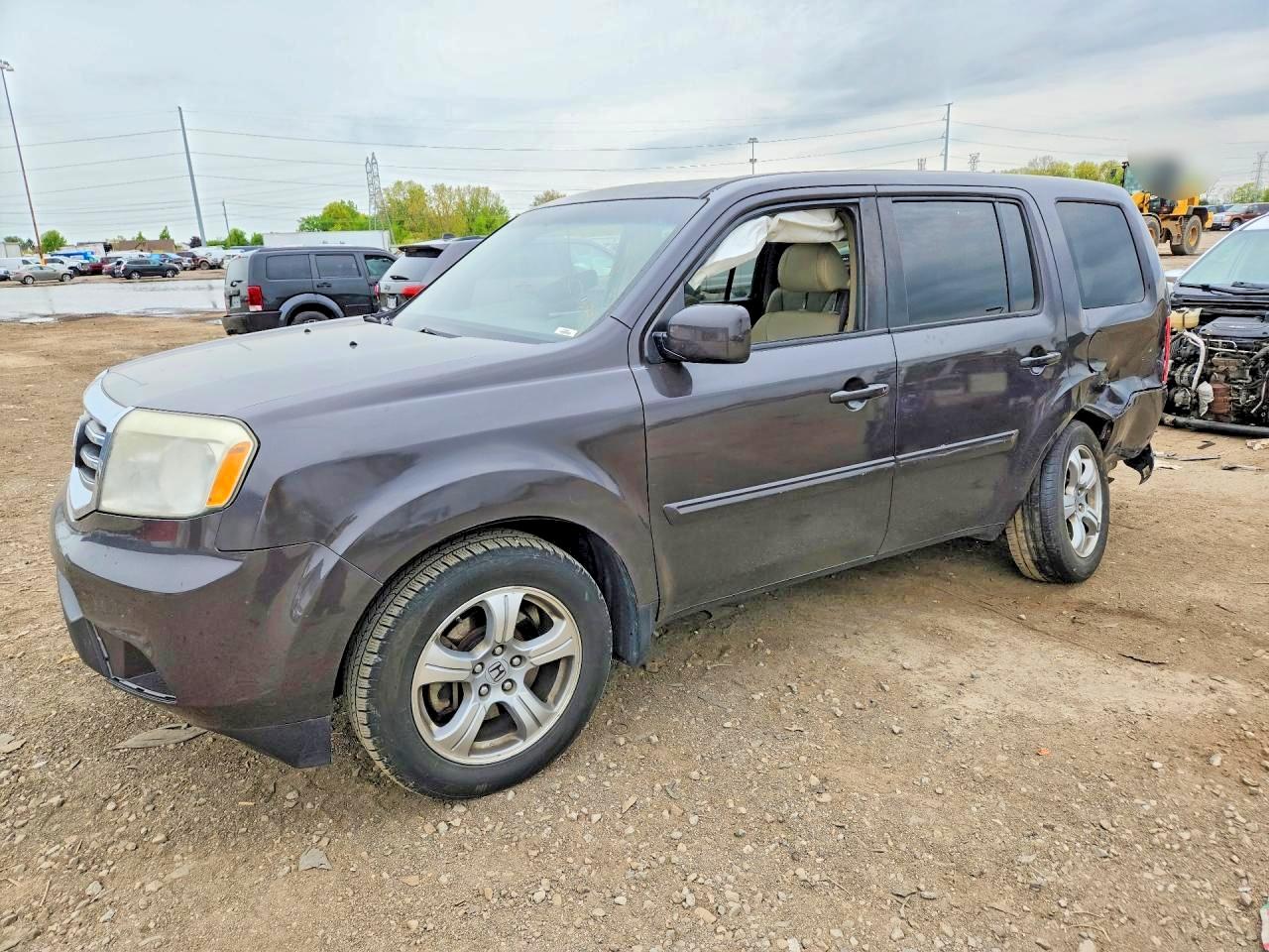 Salvage Honda Pilot Image