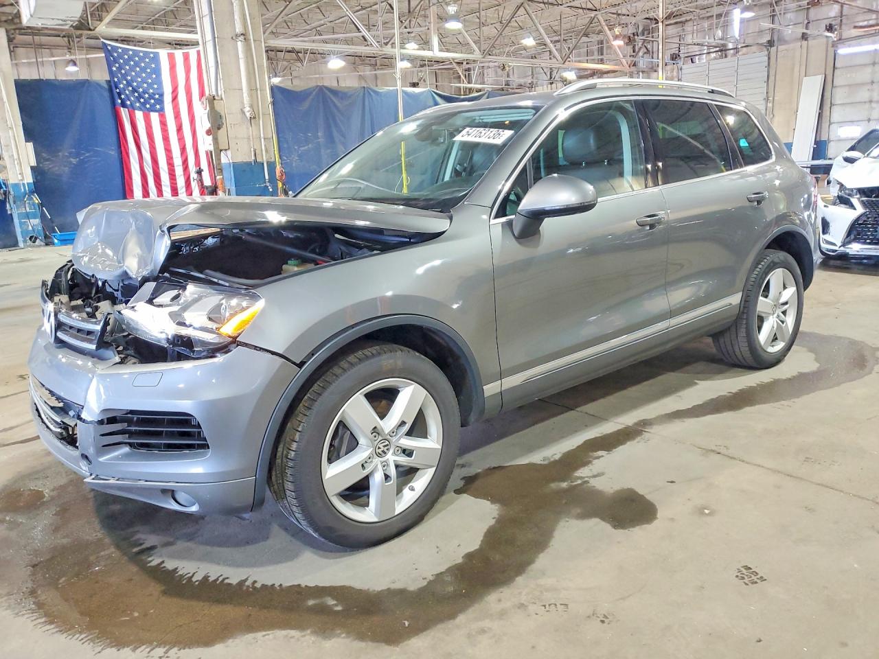 Salvage Volkswagen Touareg Image