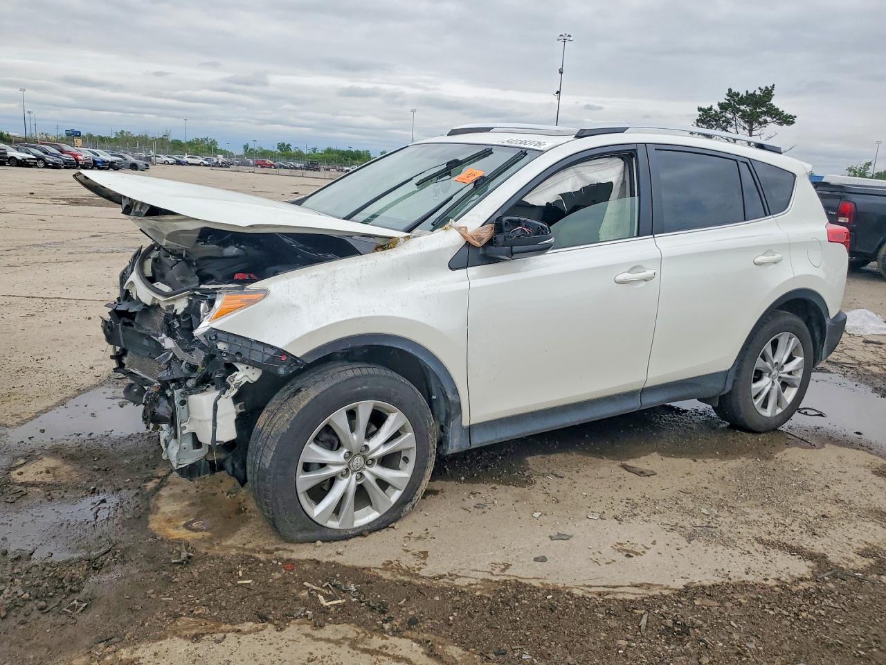 Salvage Toyota RAV4 Image