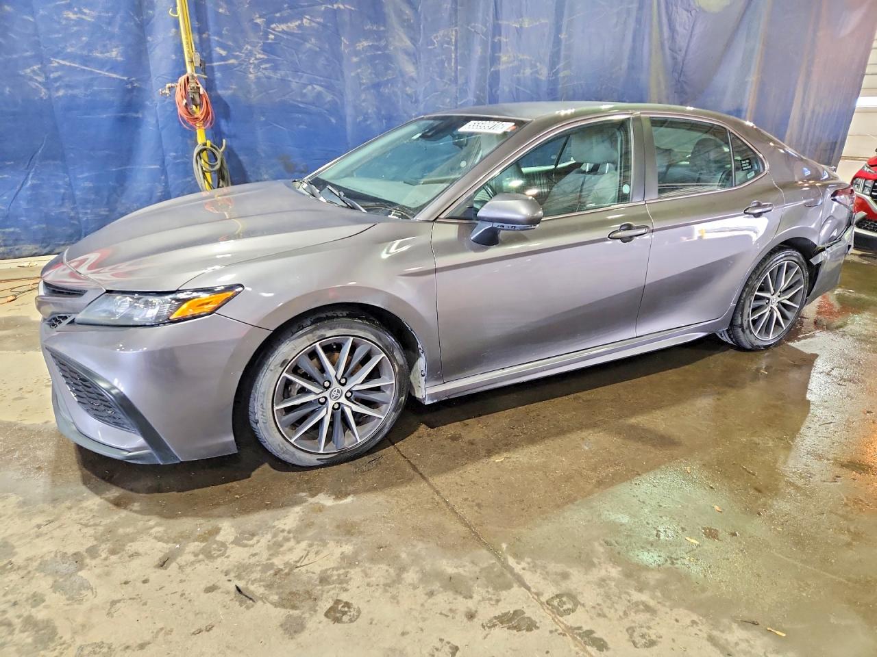 Salvage Toyota Camry Image