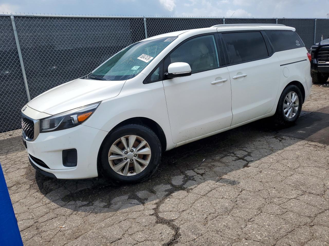 Salvage Kia Sedona Image