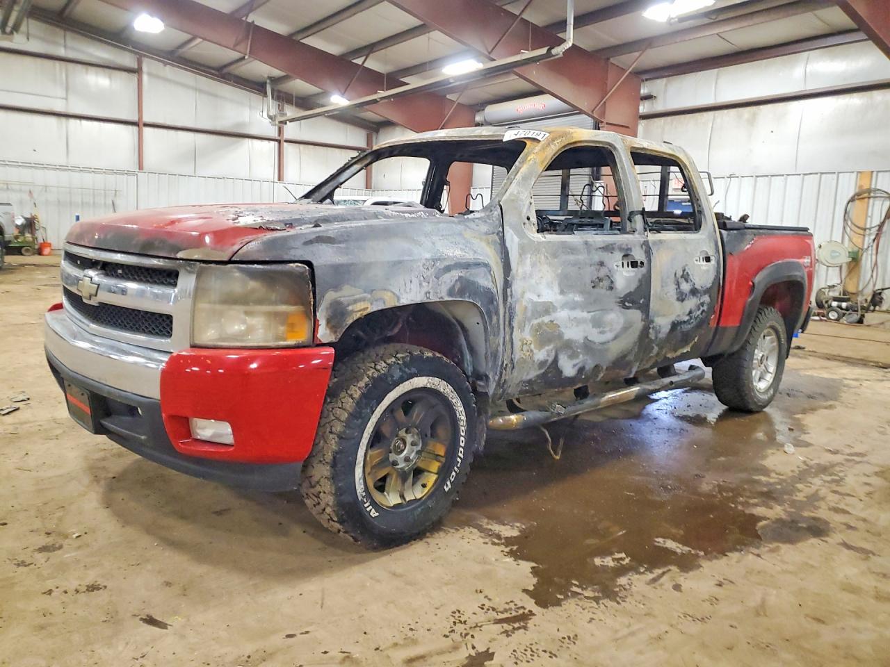 Salvage Chevrolet Silverado Image