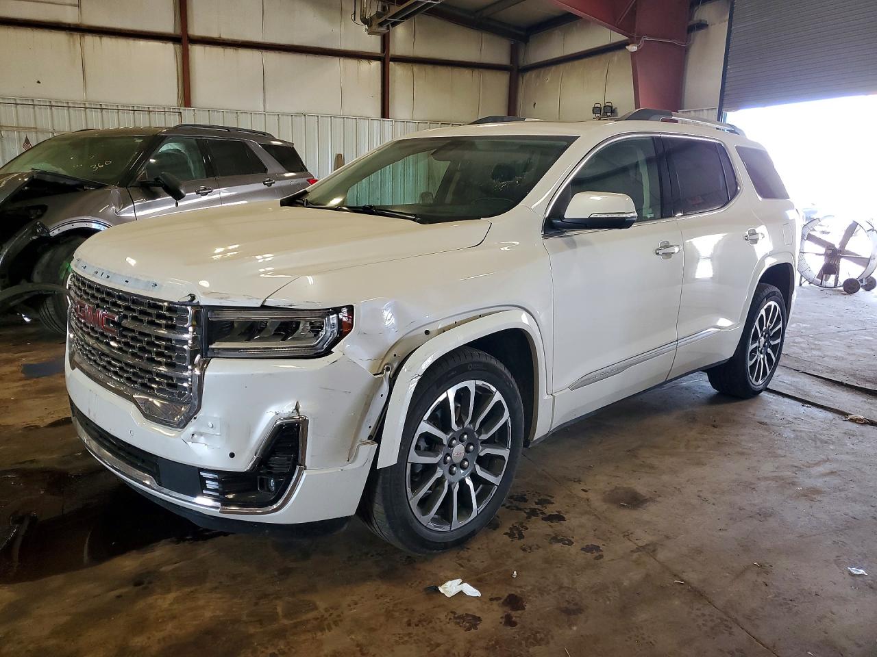 Salvage GMC Acadia Image