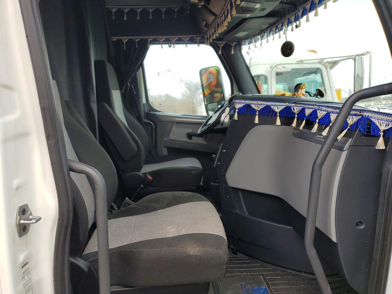 Freightliner Cascadia 126