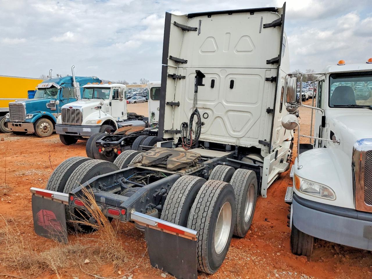 Freightliner Cascadia 126