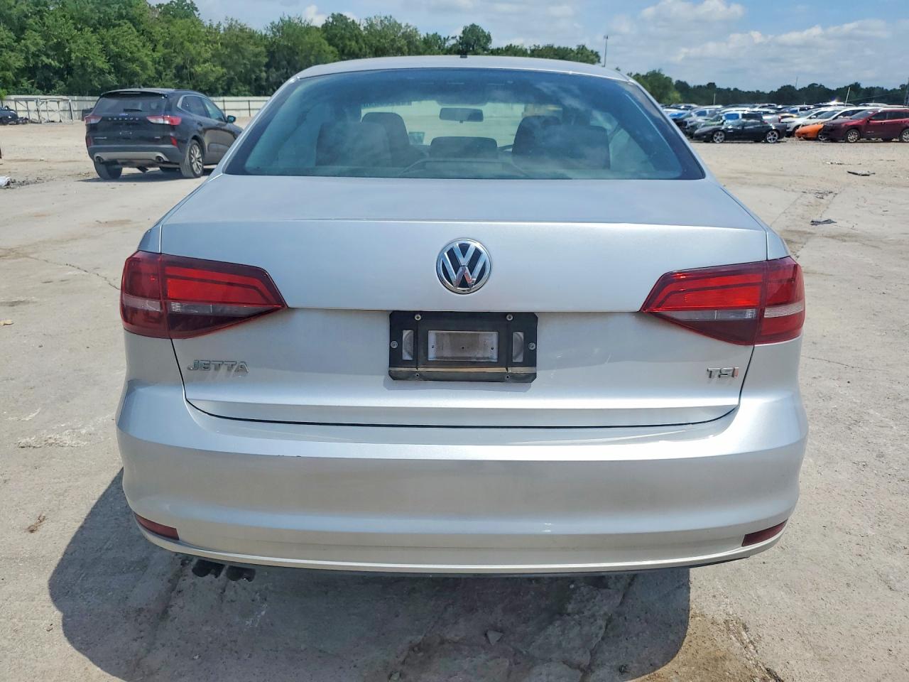 Volkswagen Jetta S