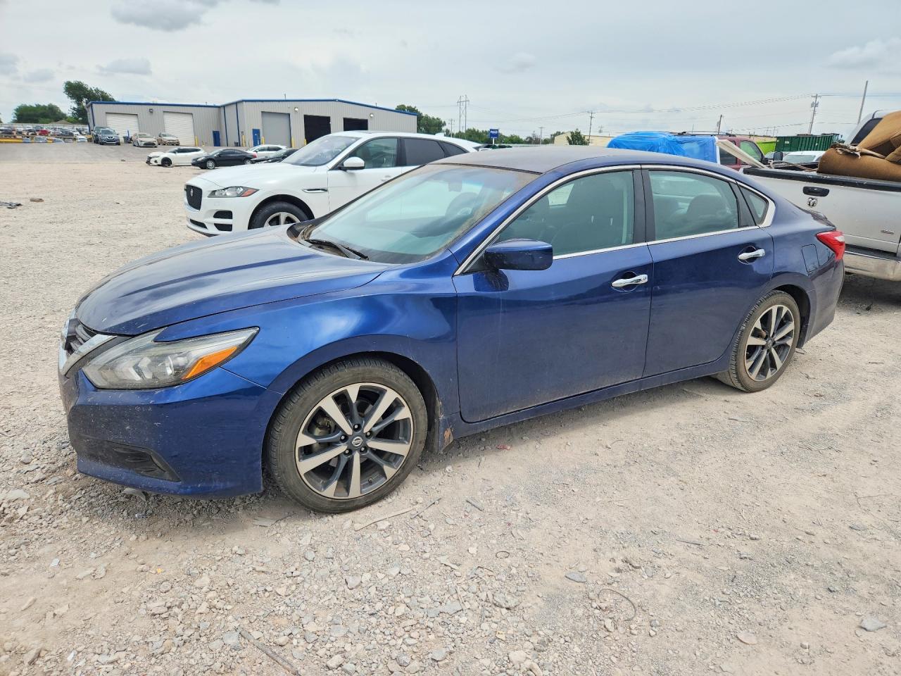 Salvage Nissan Altima Image