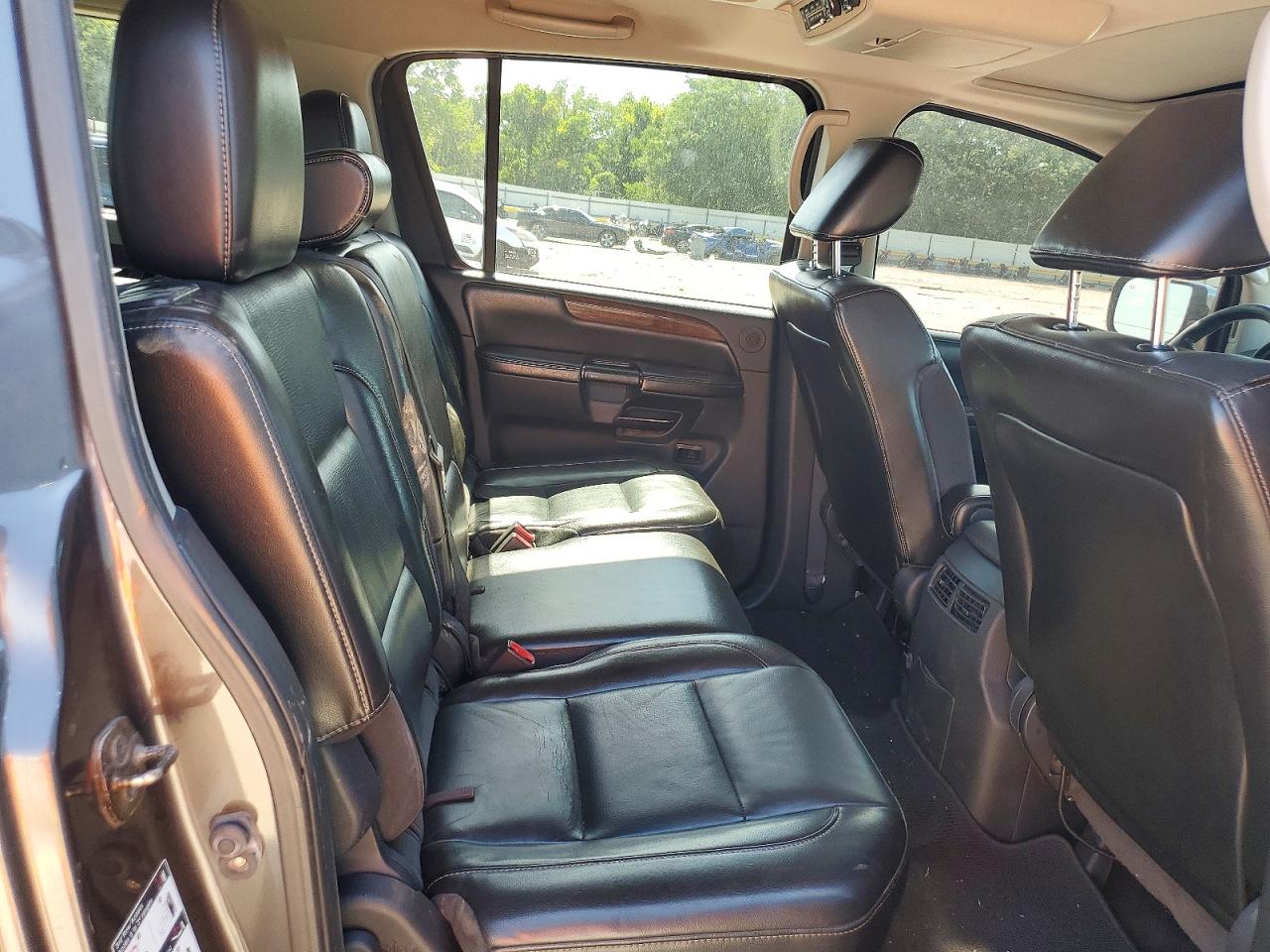 Nissan Armada Sv