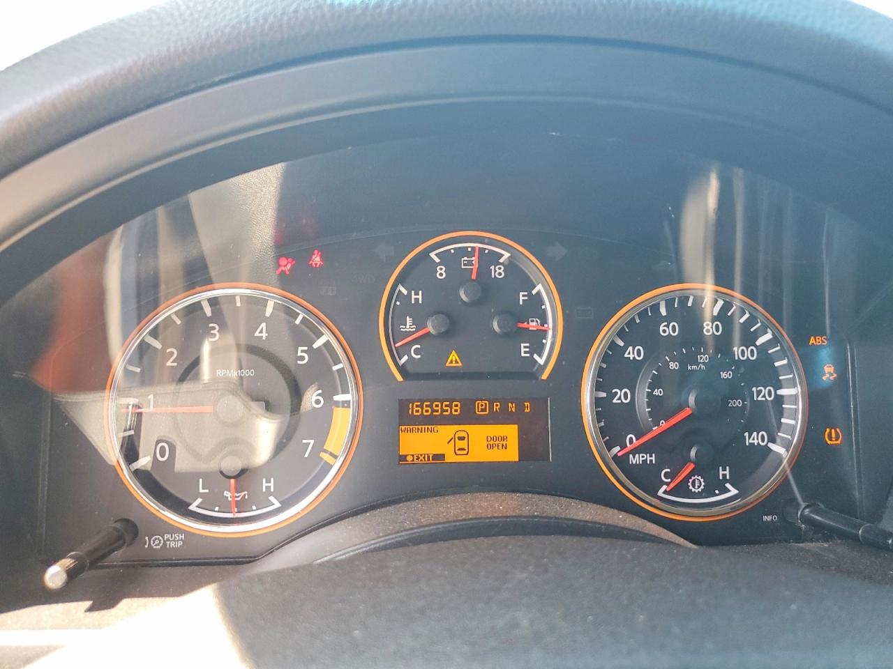 Nissan Armada Sv