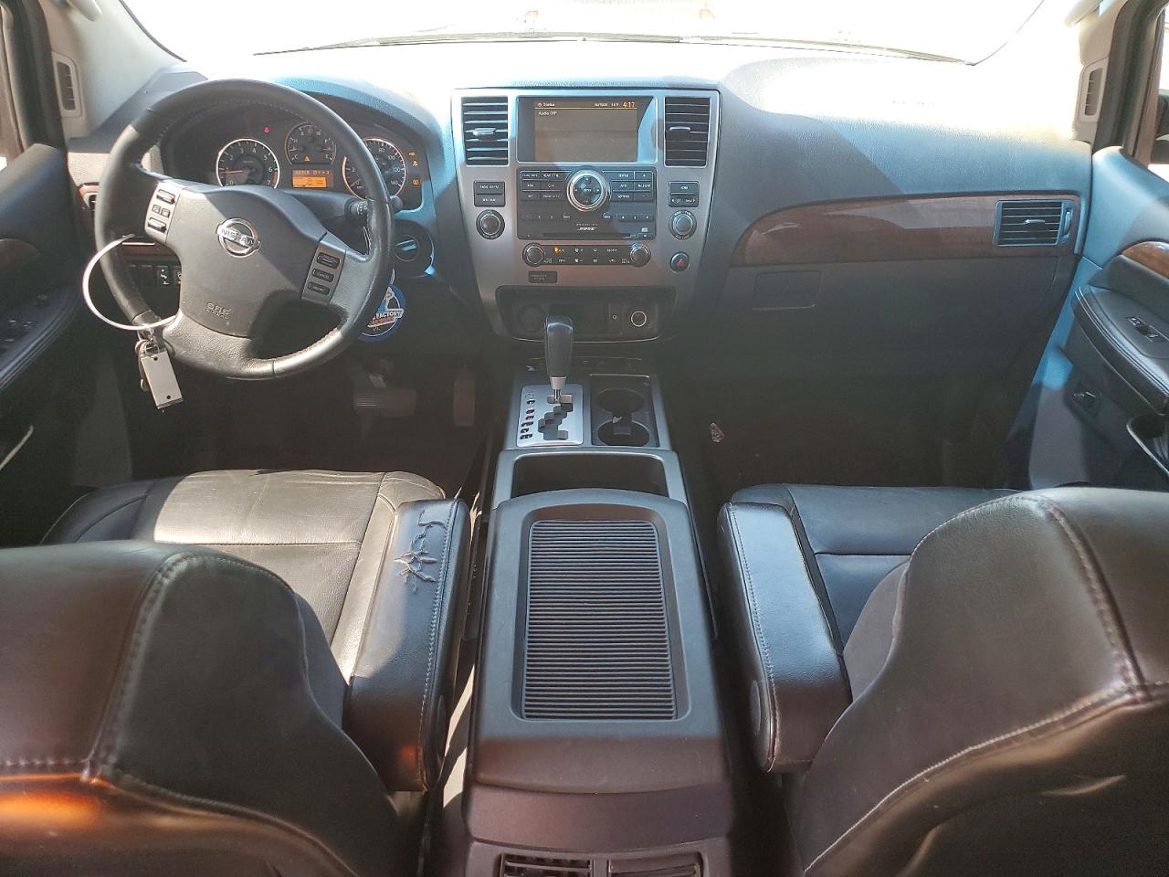 Nissan Armada Sv
