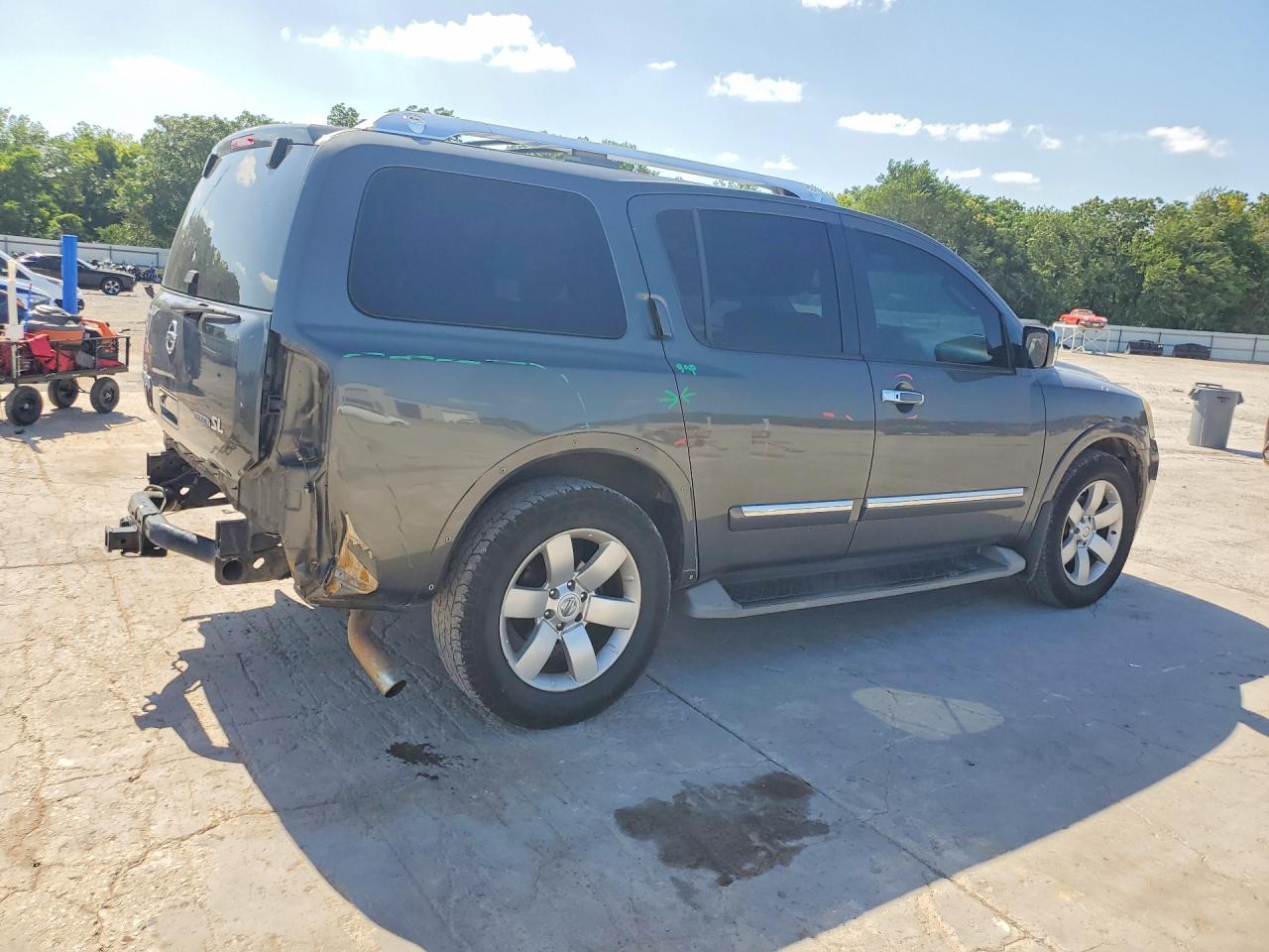 Nissan Armada Sv