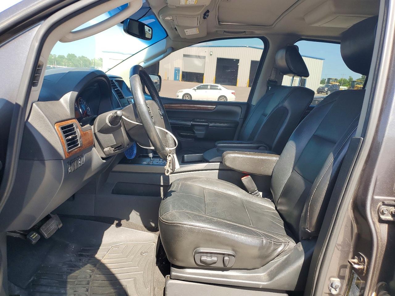 Nissan Armada Sv