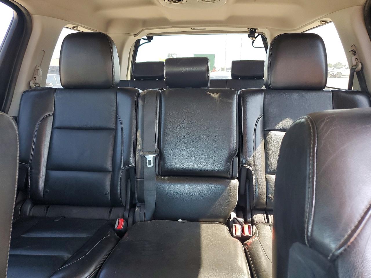 Nissan Armada Sv