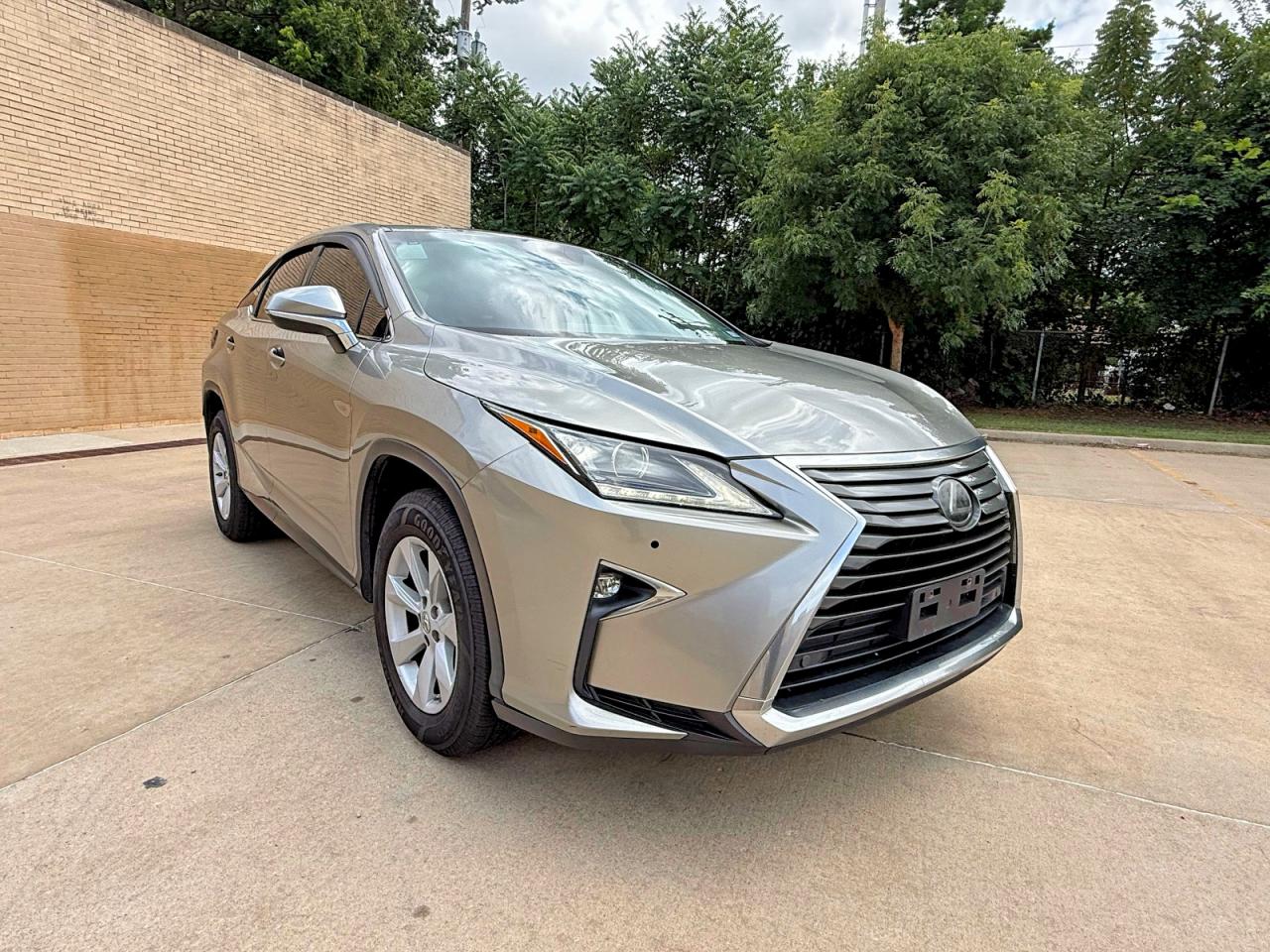 Salvage Lexus RX Image