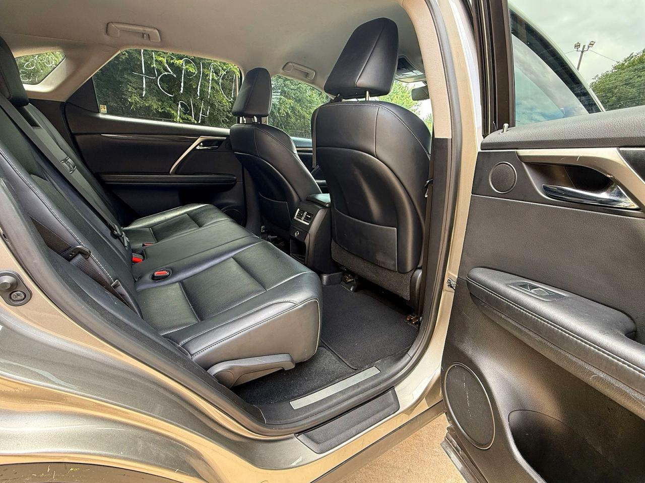 Lexus RX Base