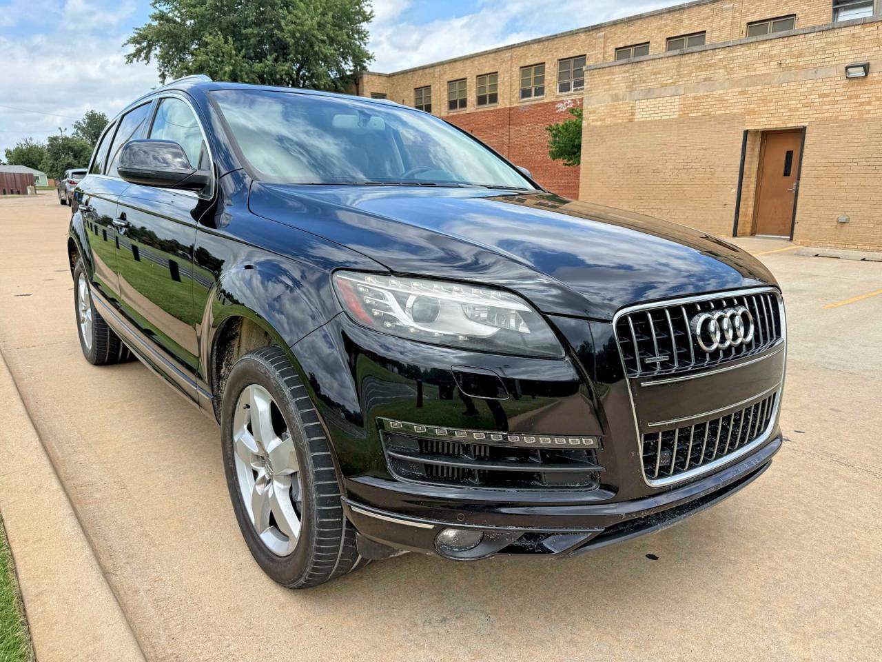 Salvage Audi Q7 Image