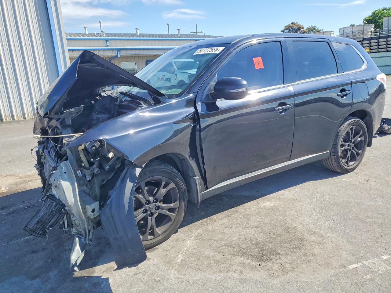 Salvage Mitsubishi Outlander Image