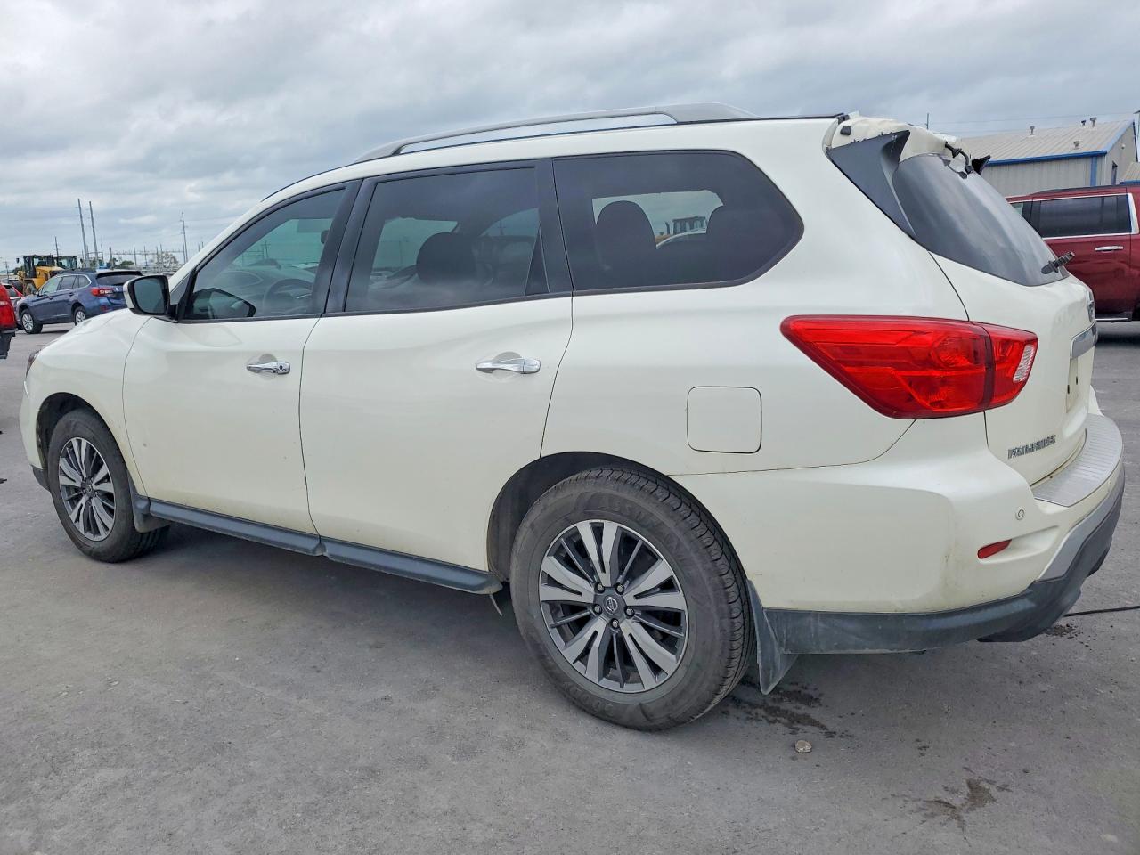 Nissan Pathfinder Sv