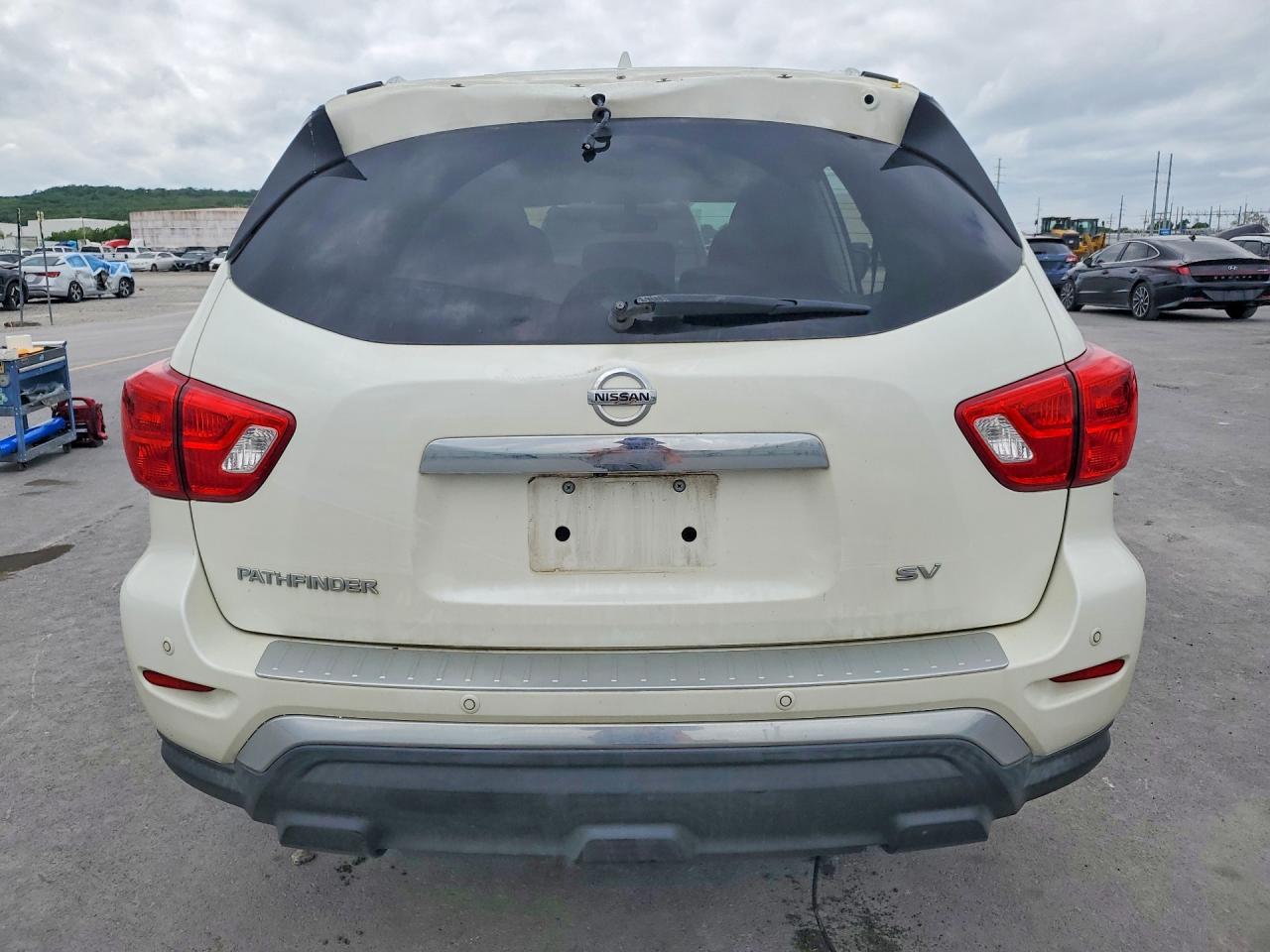 Nissan Pathfinder Sv