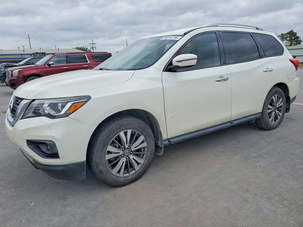 Salvage Nissan Pathfinder Image