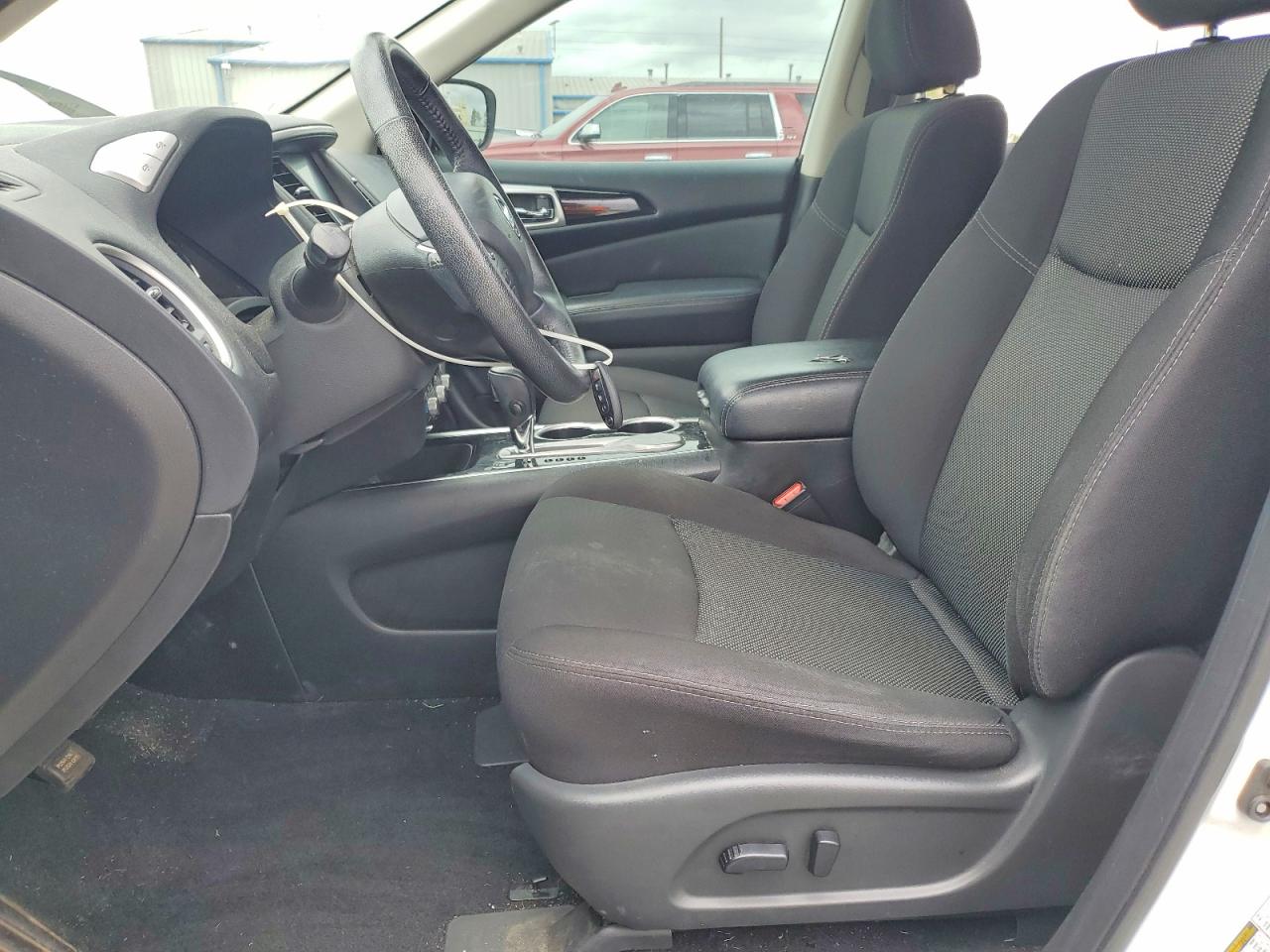 Nissan Pathfinder Sv
